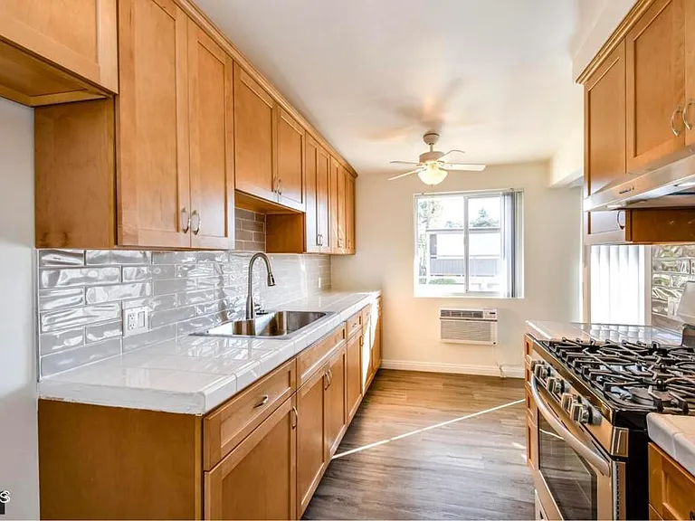 2707 Montrose Ave #10 — Photo 7