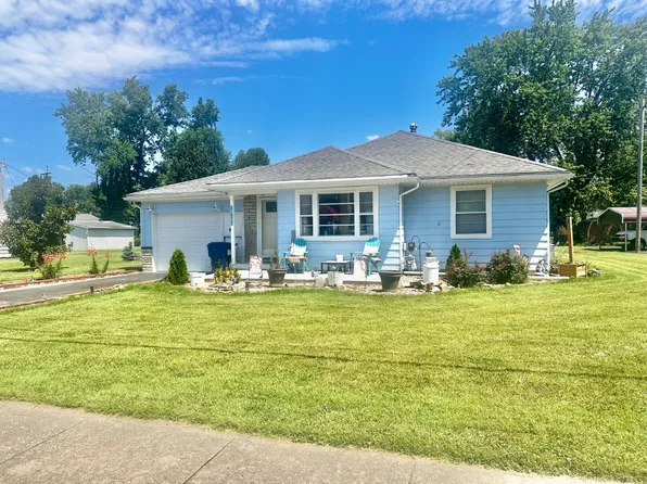 904 Stewart St, Carmi, IL 62821