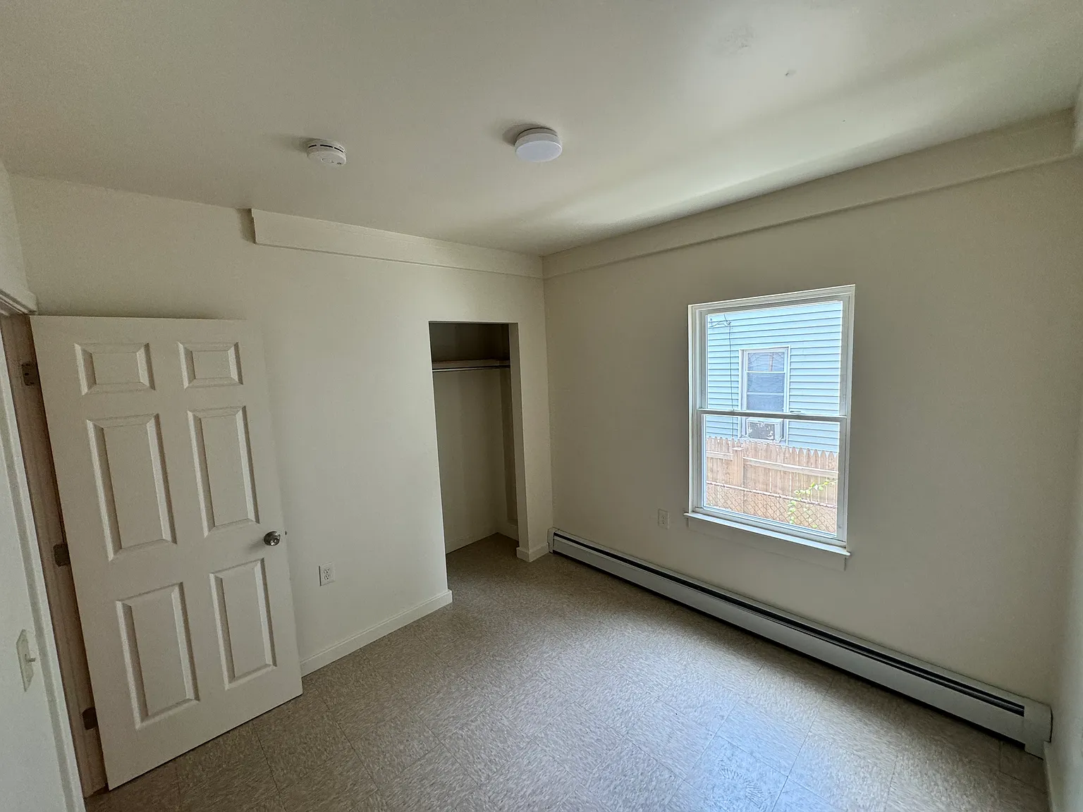 3 bed, 1100 sqft, $1,700 — Photo 3