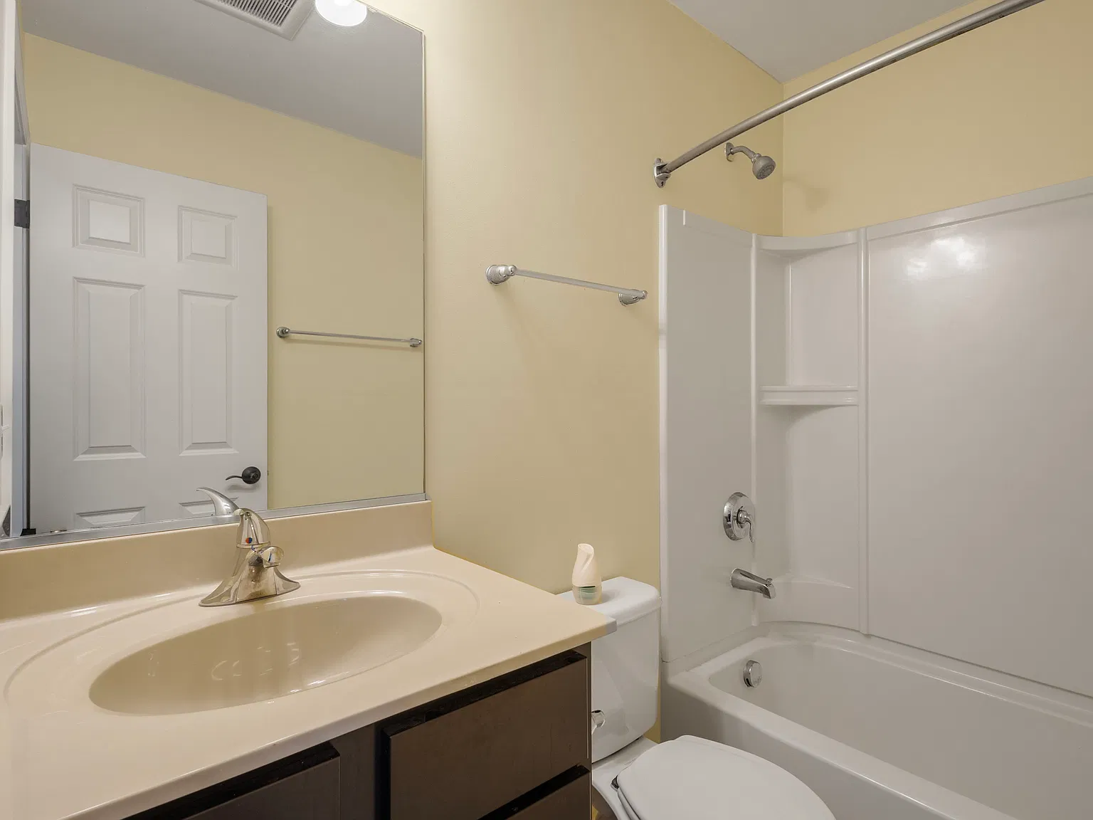 3 bed, 2.5 bath, 1872 sqft, $2,500 — Photo 4