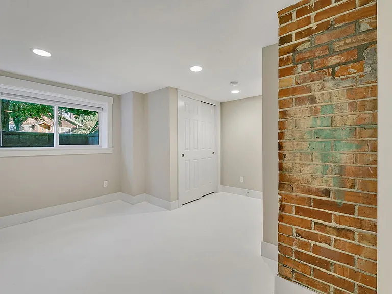 Amazing 4bed/2bath Duplex Close to Seattle University! — Photo 5