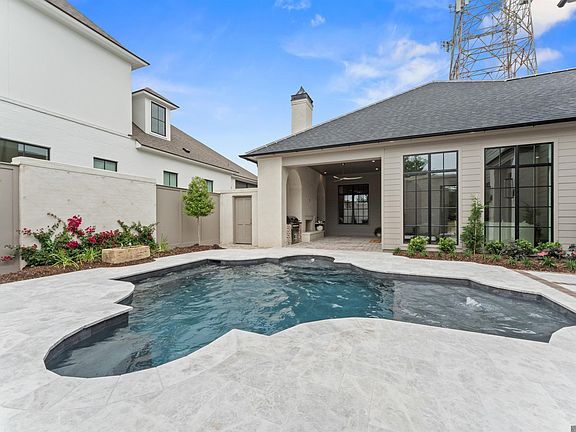5th image of 643 Adelia Ln