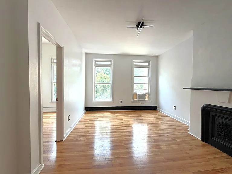 35 Buffalo Ave #3 — Photo 9