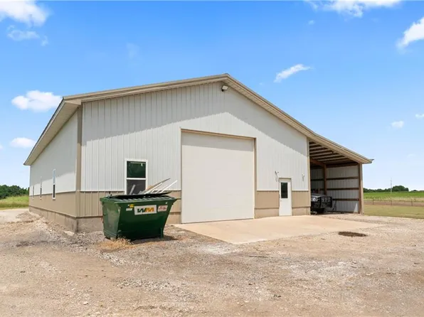 9756 W 399th St, La Cygne, KS 66040