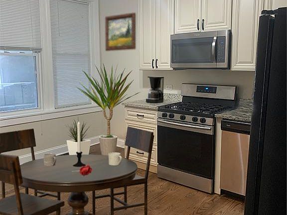3rd image of 3316 W Hutchinson St APT 1