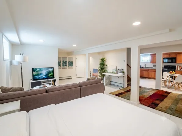 405 Chestnut St #1, Ridgefield, NJ 07657