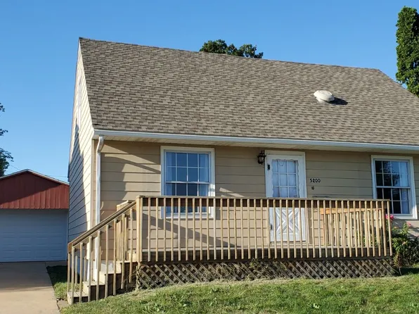 5200 Gordon Ave NW, Cedar Rapids, IA 52405
