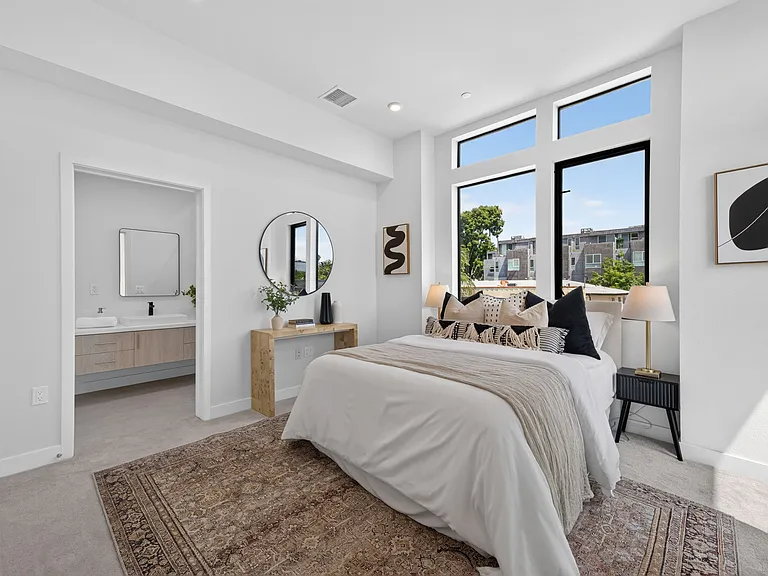 1204 S Orange Grove Ave — Photo 14