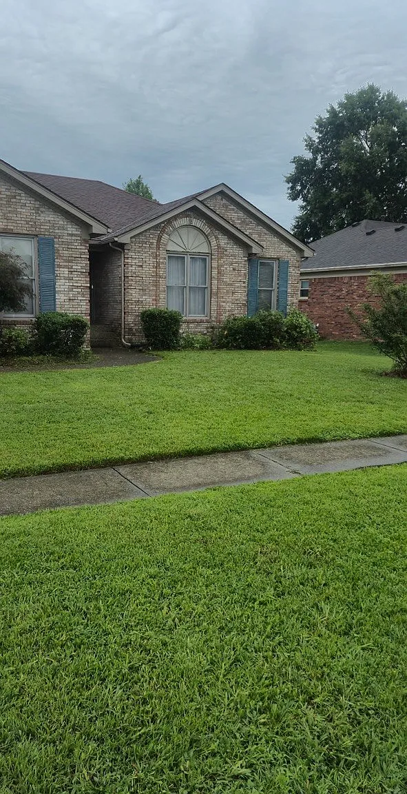 3 bed, 2600 sqft, $2,000 — Photo 2