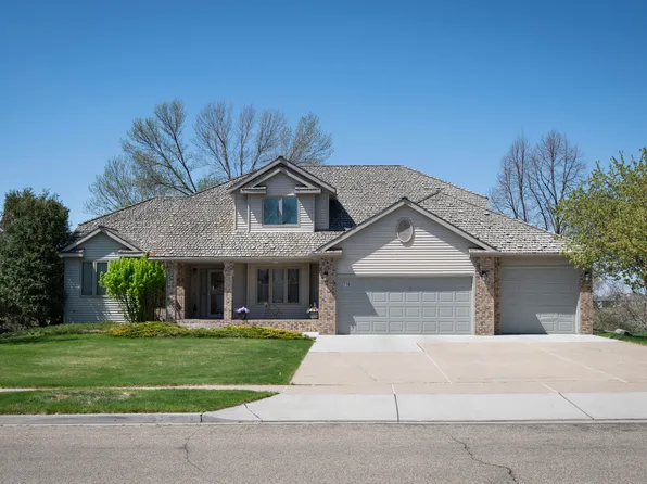 2716 Domino Dr, Bismarck, ND 58503