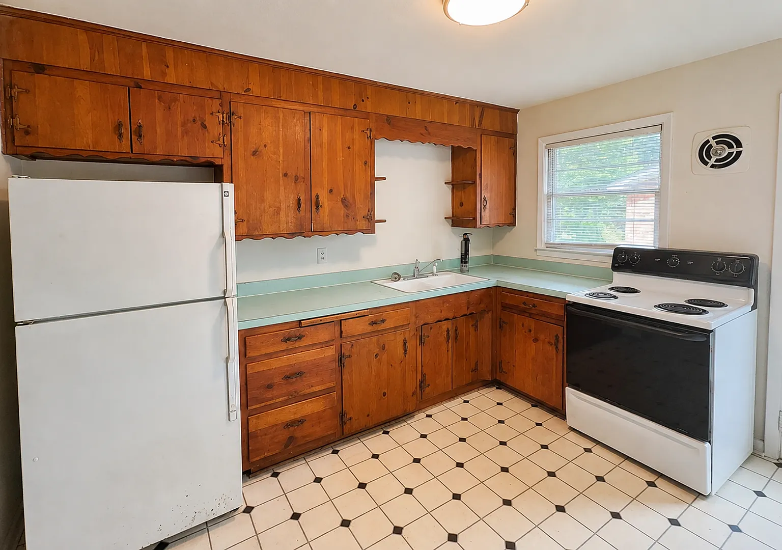 Pre-Leasing For August 9th 2027! — Photo 4