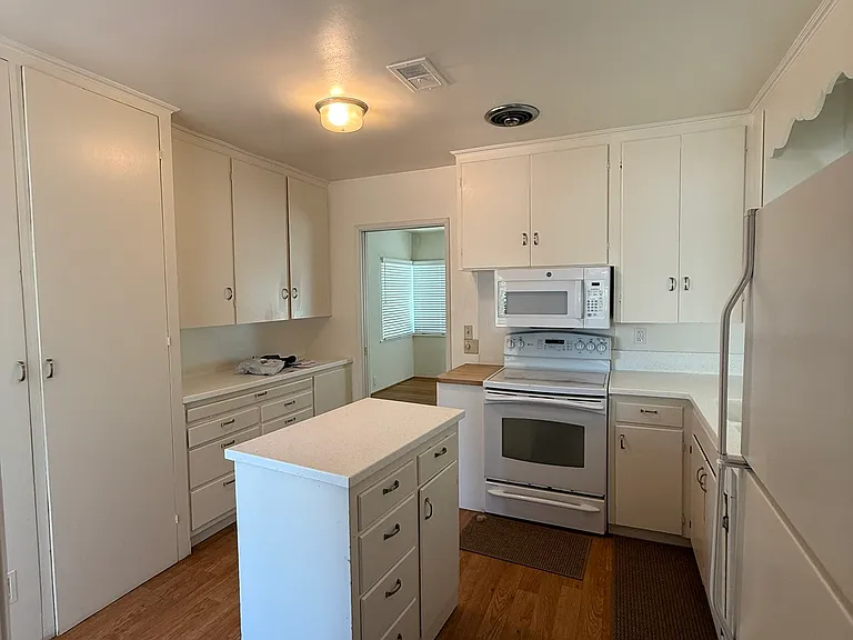 810 Martin St — Photo 21