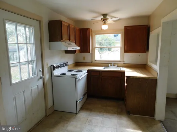 110 N School St, Greensboro, MD 21639