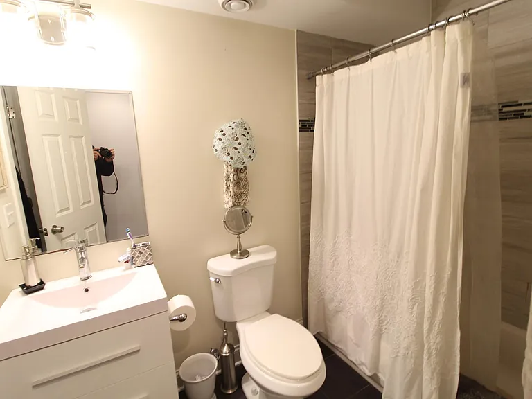 2329 W Barry Ave — Photo 6