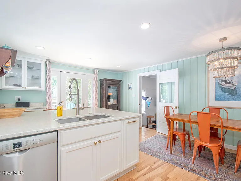 1534 Ann St — Photo 11