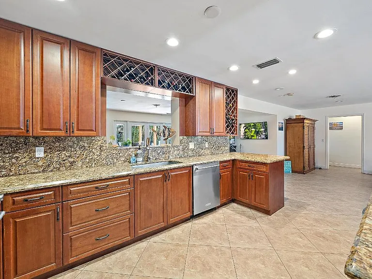 409 Lighthouse Dr — Photo 11