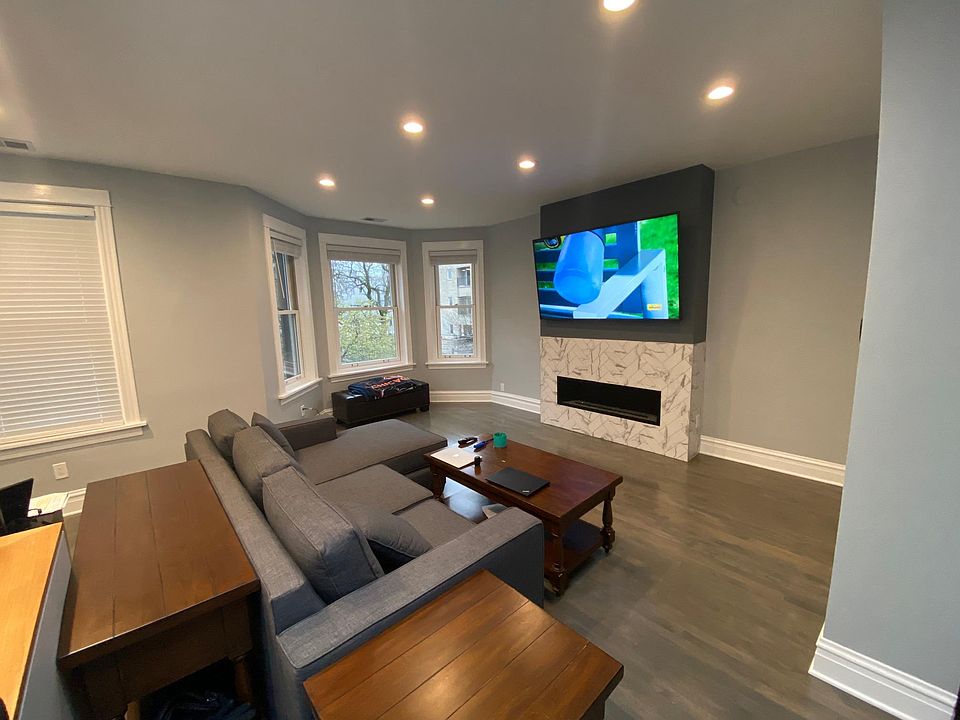 1st image of 3141 N Oakley Ave APT 3