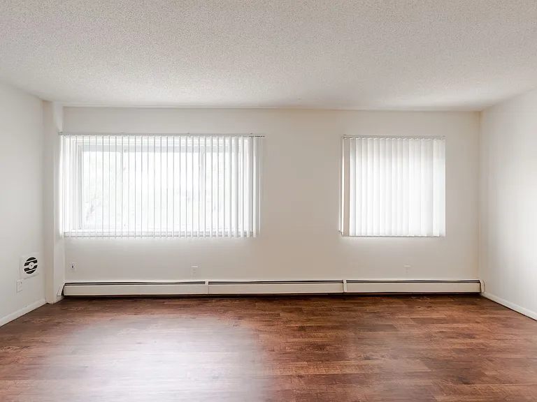 242 West Franklin Ave — Photo 41