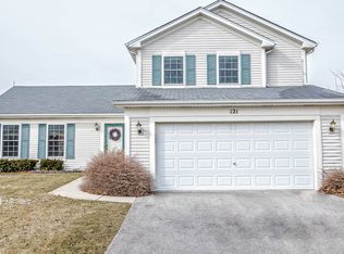 121 S Palmer Dr, Bolingbrook, IL 60490