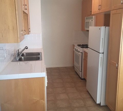 5th image of 808 Westmount Dr APT 2