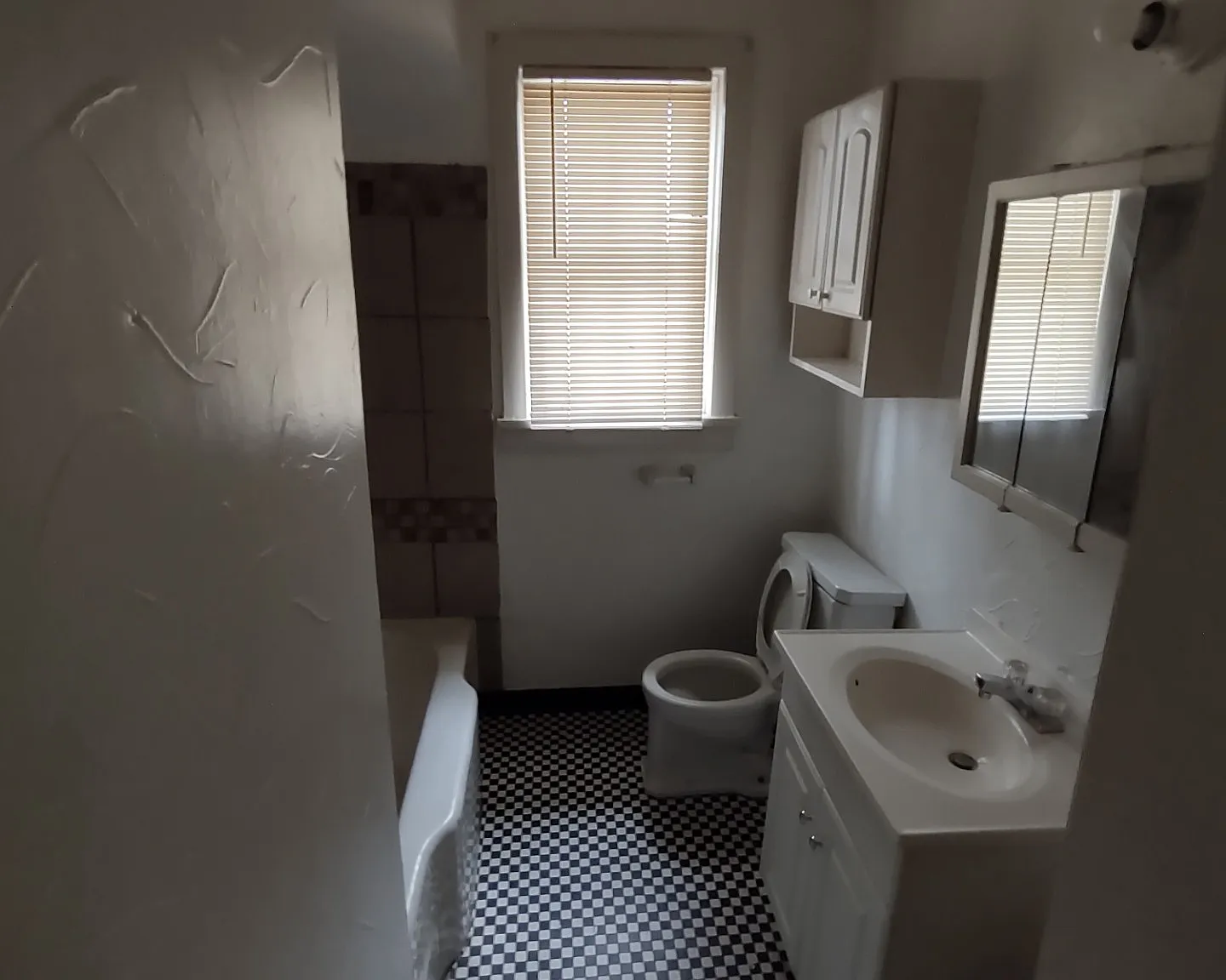 2 bed, 1049 sqft, $850 — Photo 2