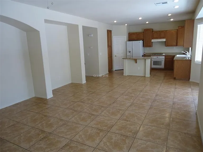 2307 Summer Home St — Photo 3