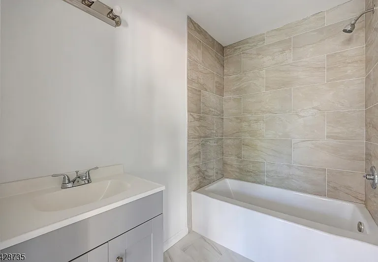 566 Pennsylvania Ave #E2 — Photo 13