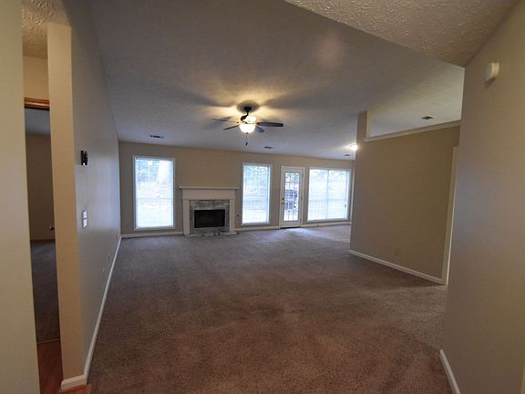 2nd image of 25 Paris Dr