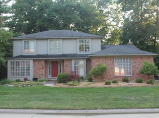 449 Streamview Ct, Rochester Hills, MI 48309