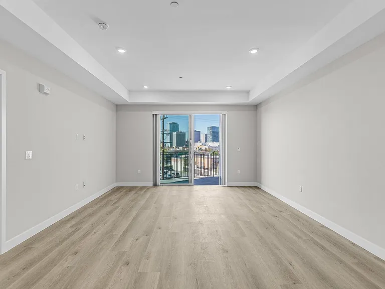 825 Coronado-Building — Photo 67