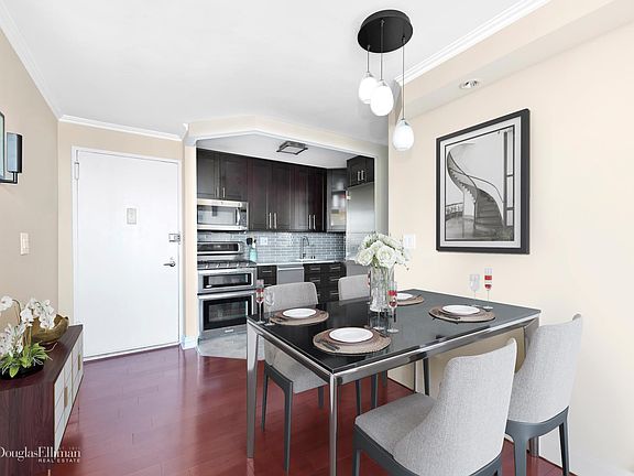 3rd image of 353 E 72nd St APT 32D