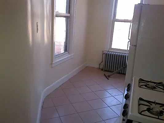 Rented by Flateau Realty | media 17
