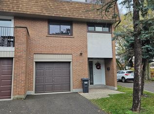 1051 Cedarglen Gate #7, Mississauga, ON L5C 3A7