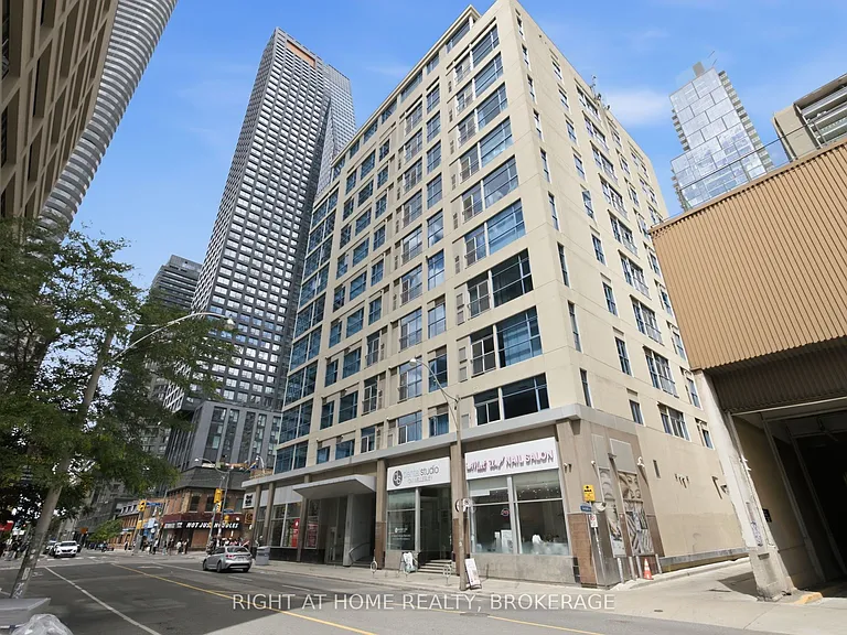 8 Wellesley St E #802 — Photo 2