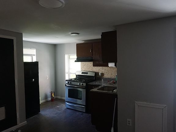 2nd image of 1526 Race St #3R