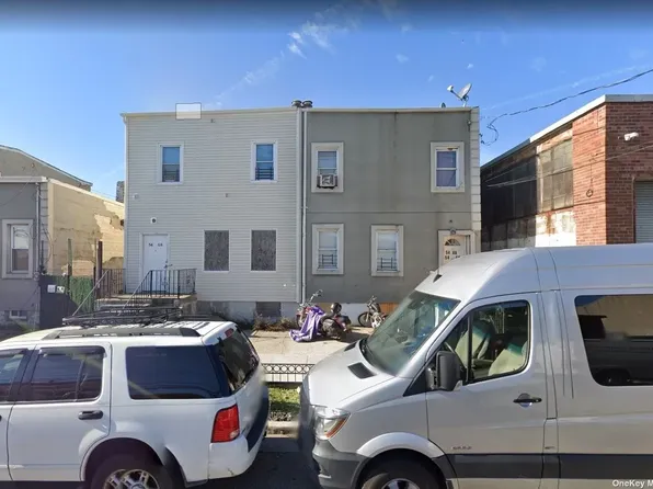 5464 46th St, Maspeth, NY 11378