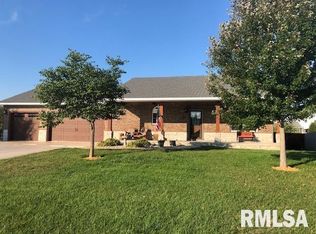 1504 Fayette Ave, Washington, IL 61571