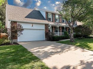 10808 W 104th St, Overland Park, KS 66214