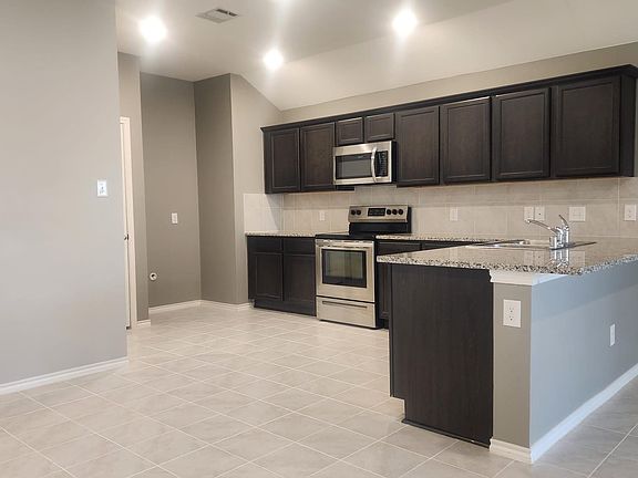 4th image of 706 Meadow Wood Ln