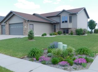 1060 36th St S, Moorhead, MN 56560