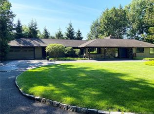 2 Pan Handle Ln, Westport, CT 06880