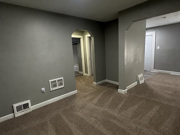 4th image of 19790 Avon Ave