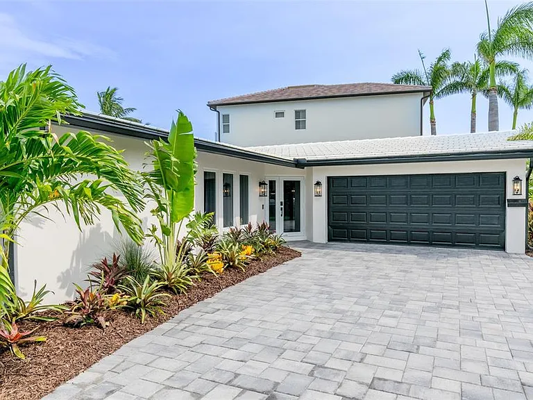 10350 Paradise Blvd — Photo 48