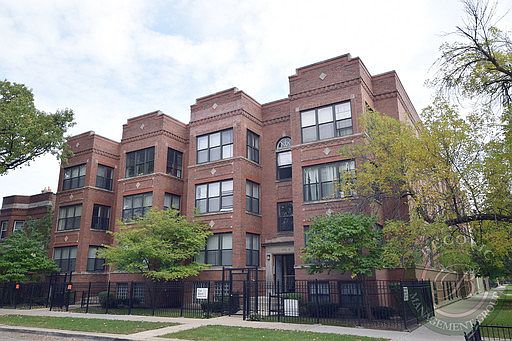 1st image of 3050 W Leland Ave APT 2