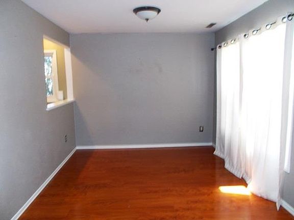 4th image of 5 Stoney Creek Dr