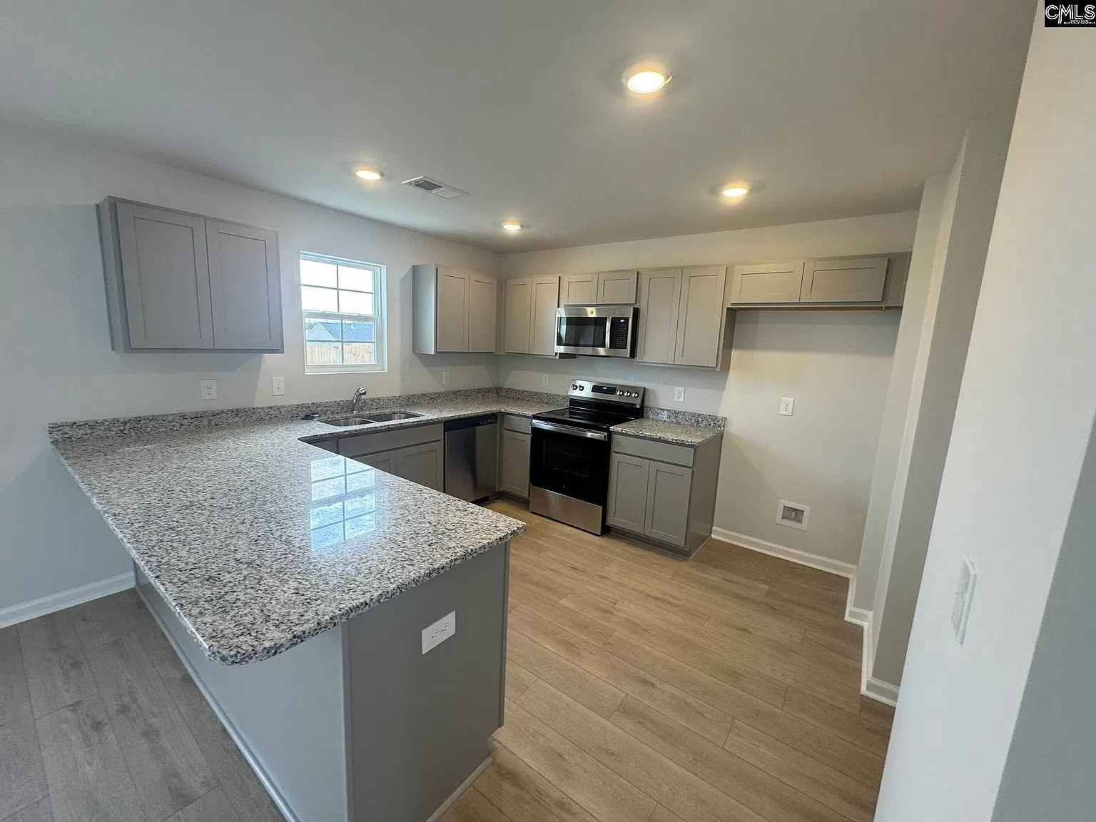 3 bed, 1786 sqft, $2,115 — Photo 3
