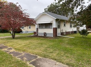 1833 Grand Ave, Galesburg, IL 61401