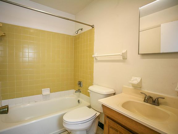 4th image of 1425 NW 6th Pl