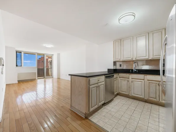 133-38 Sanford Avenue image 5 of 17