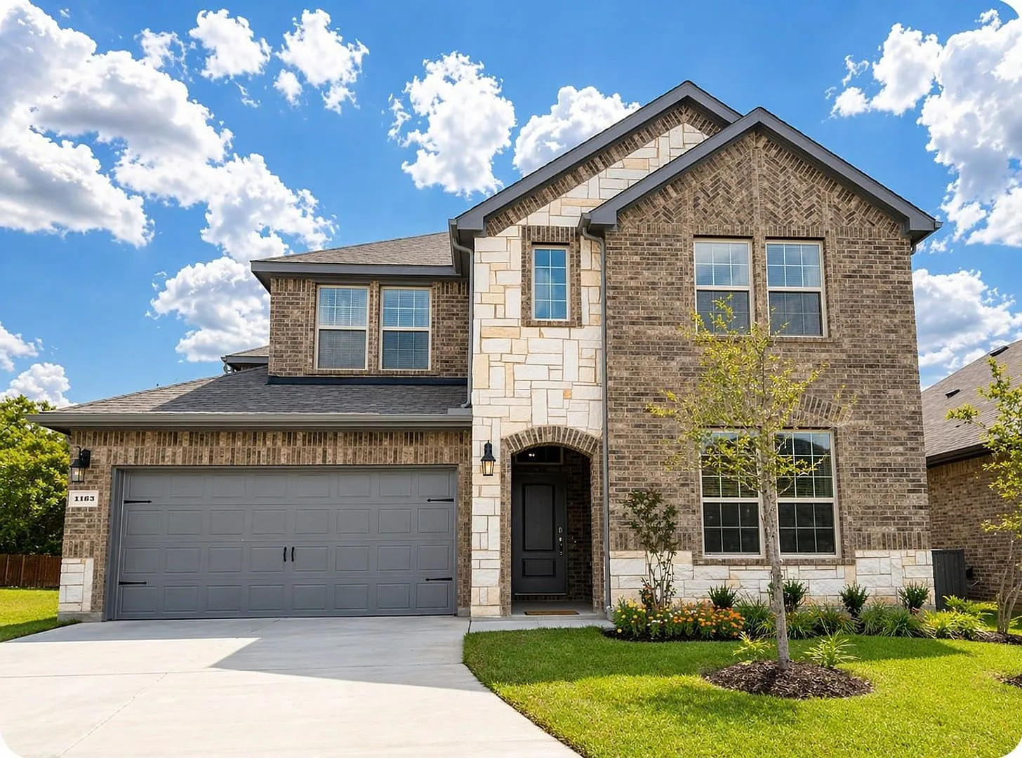 Spacious 4BR Duplex in Forney — Photo 1